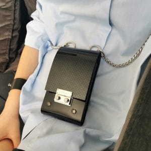 TELEFONO RANKINĖ SU GRANDINĖLE