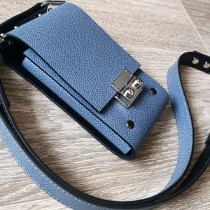 TELEFONO RANKINĖ SU ODINE RANKENA