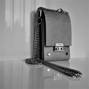 TELEFONO RANKINĖ SU GRANDINĖLE