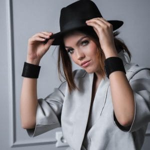 NATŪRALIOS ODOS APYRANKĖ su SPAUDE