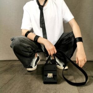 TELEFONO RANKINĖ SU ODINE RANKENA