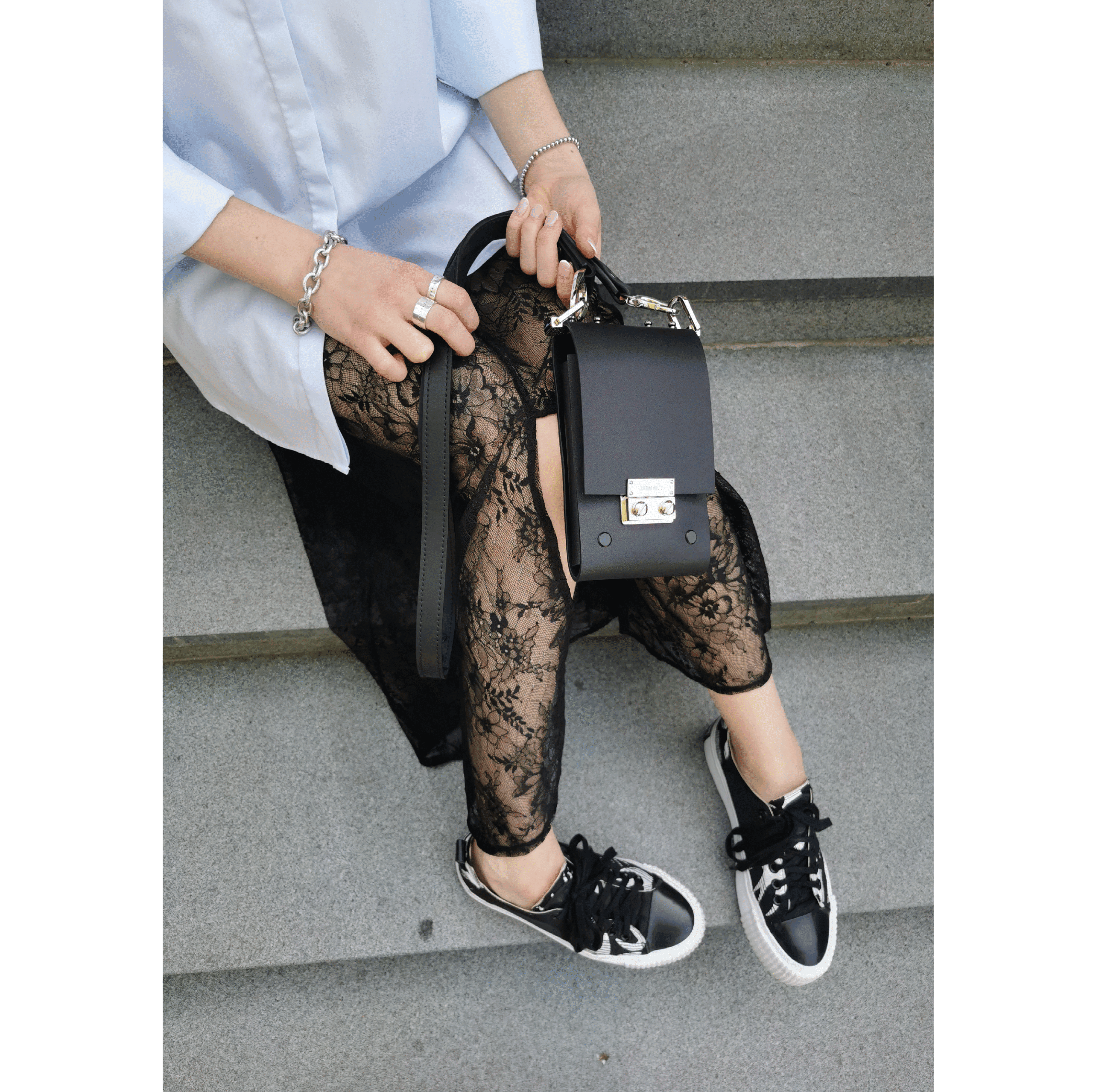 TELEFONO RANKINĖ SU nusegama ODINE RANKENA