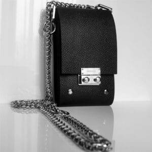 TELEFONO RANKINĖ SU GRANDINĖLE + ODINE RANKENA