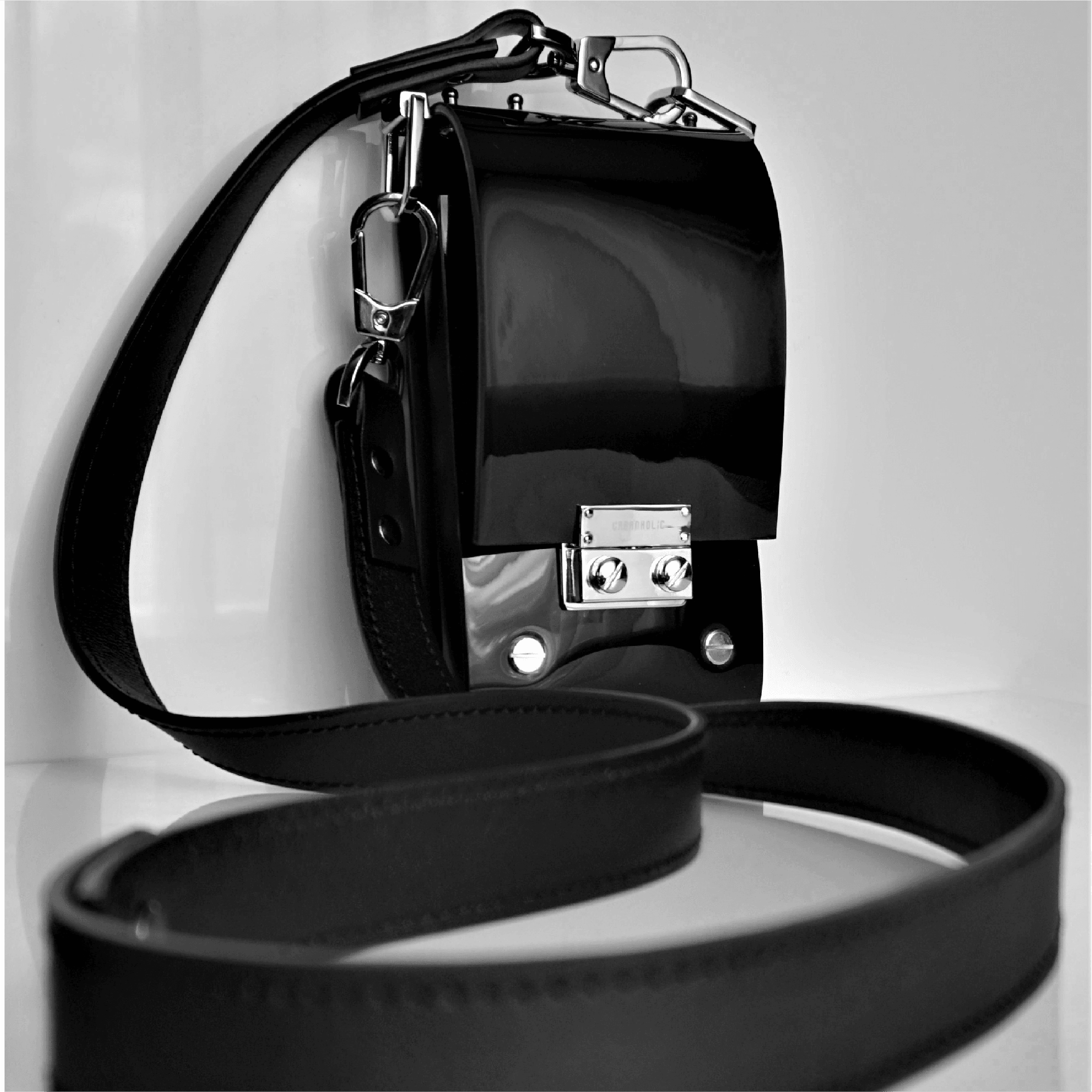 Lakinė TELEFONO RANKINĖ SU nusegama ODINE RANKENA