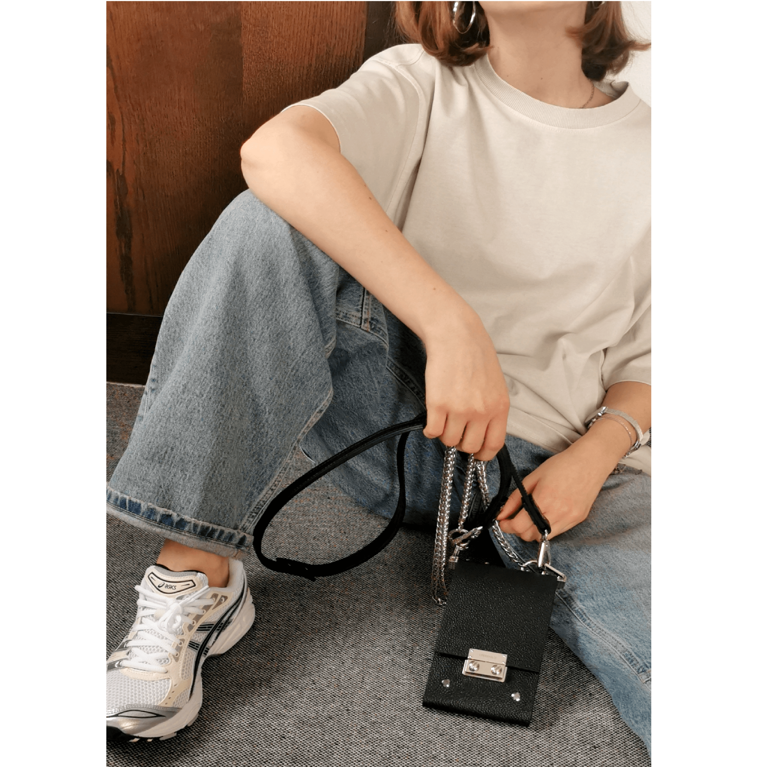 TELEFONO RANKINĖ SU GRANDINĖLE + ODINE RANKENA